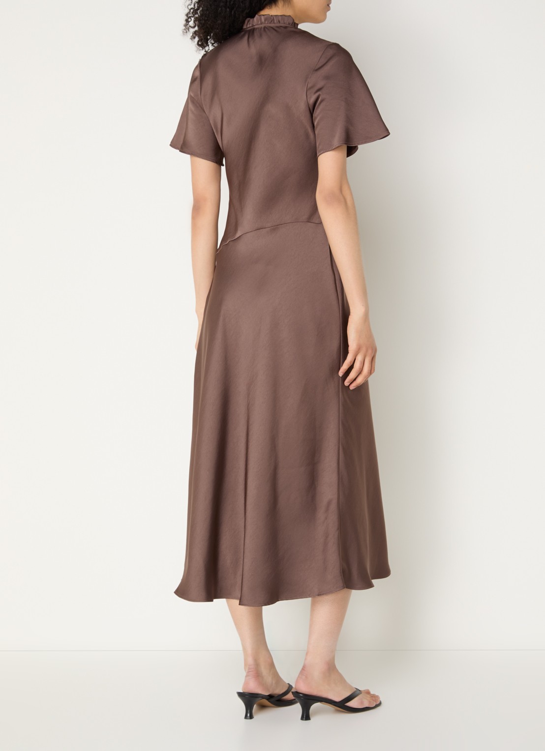 Claudie Pierlot Rosane midi jurk van satijn met split en keyhole - achterkant bruin