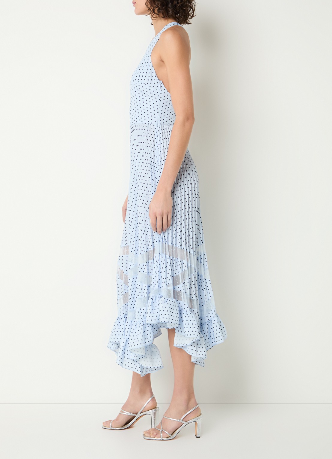 Claudie Pierlot Roseliapois midi jurk met stippenprint en ruches - achterkant lichtblauw