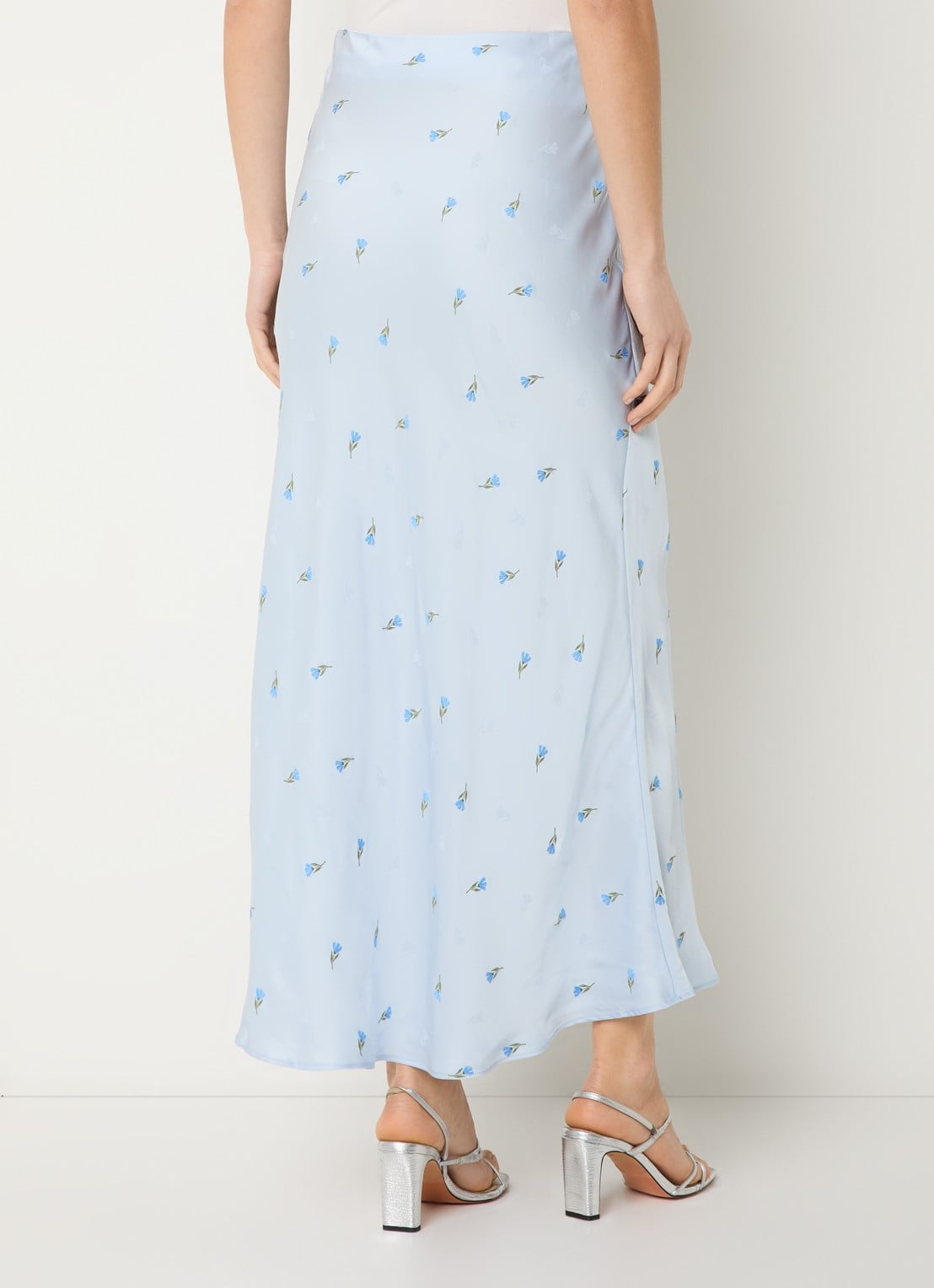 Claudie Pierlot Sapine midi rok van satijn met bloemborduring - achterkant lichtblauw