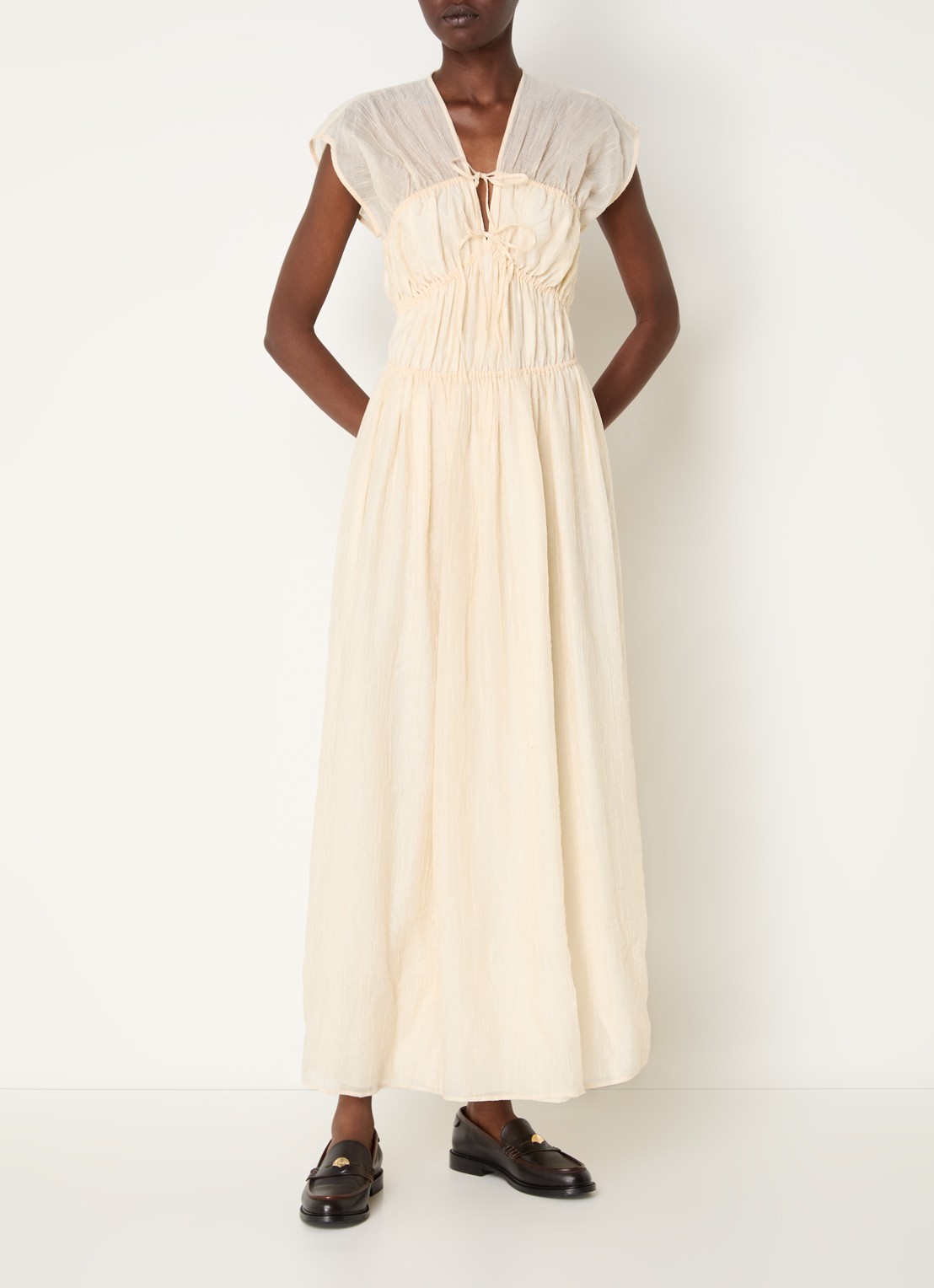 Claudie Pierlot Semi-transparante maxi jurk met smockwerk - detail vanillegeel