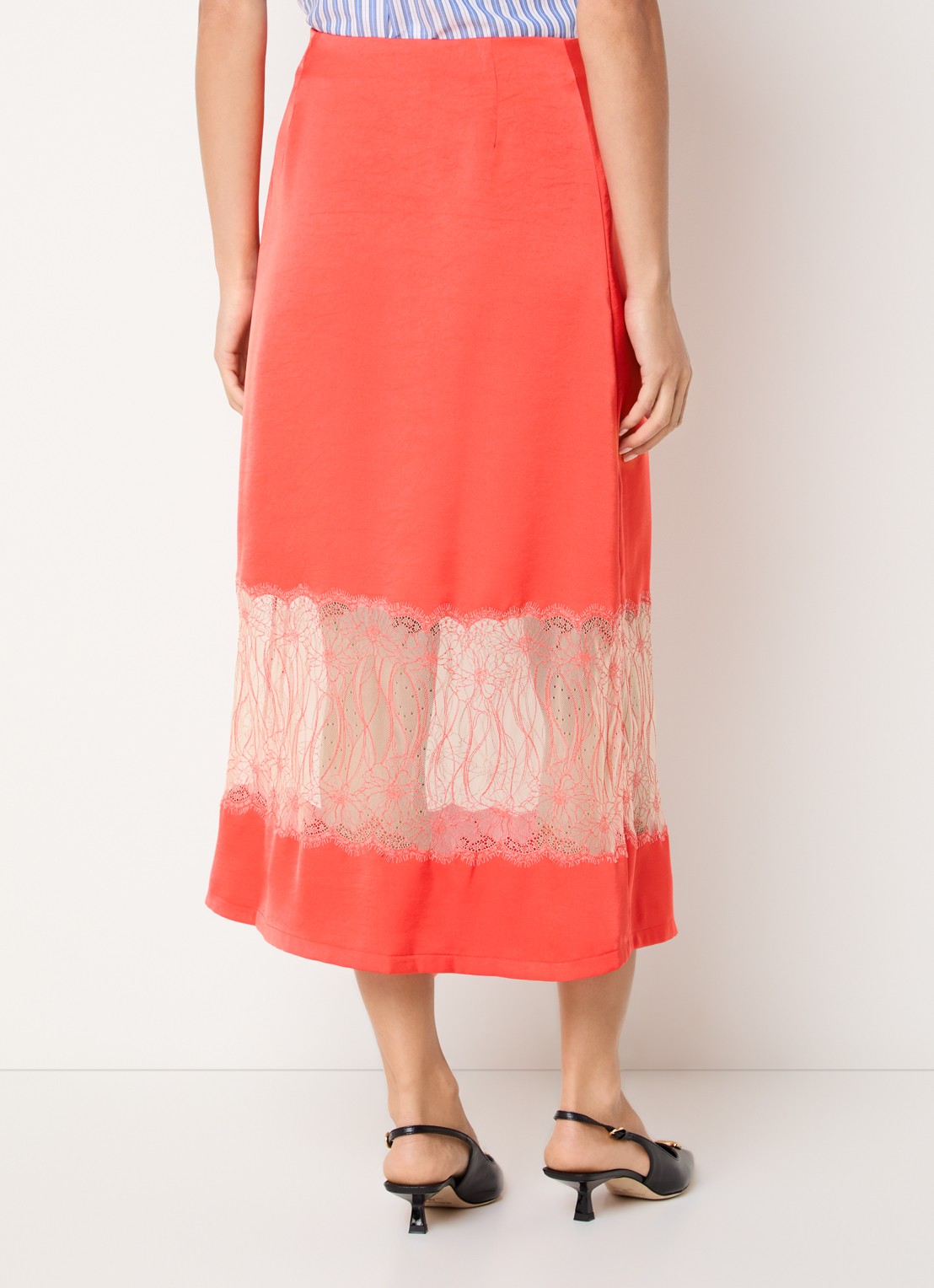 Claudie Pierlot Shema maxi rok van satijn met details van kant - achterkant 2 oranjerood