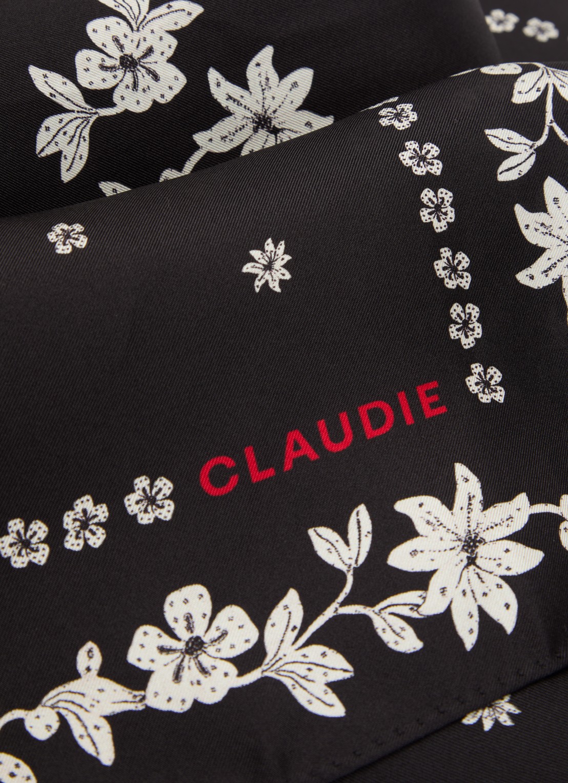 Claudie Pierlot Sjaal van zijde met bloemenprint  65 x 65 cm - detail 3 zwart
