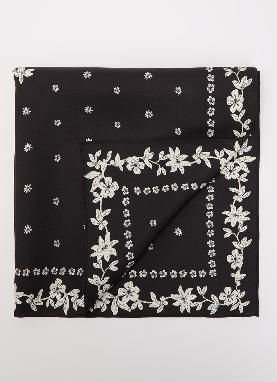 Claudie Pierlot Sjaal van zijde met bloemenprint  65 x 65 cm - voorkant zwart