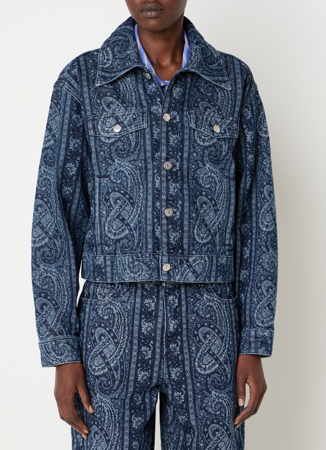 Claudie Pierlot Spijkerjas met print en sjaalkraag - detail 2 indigo
