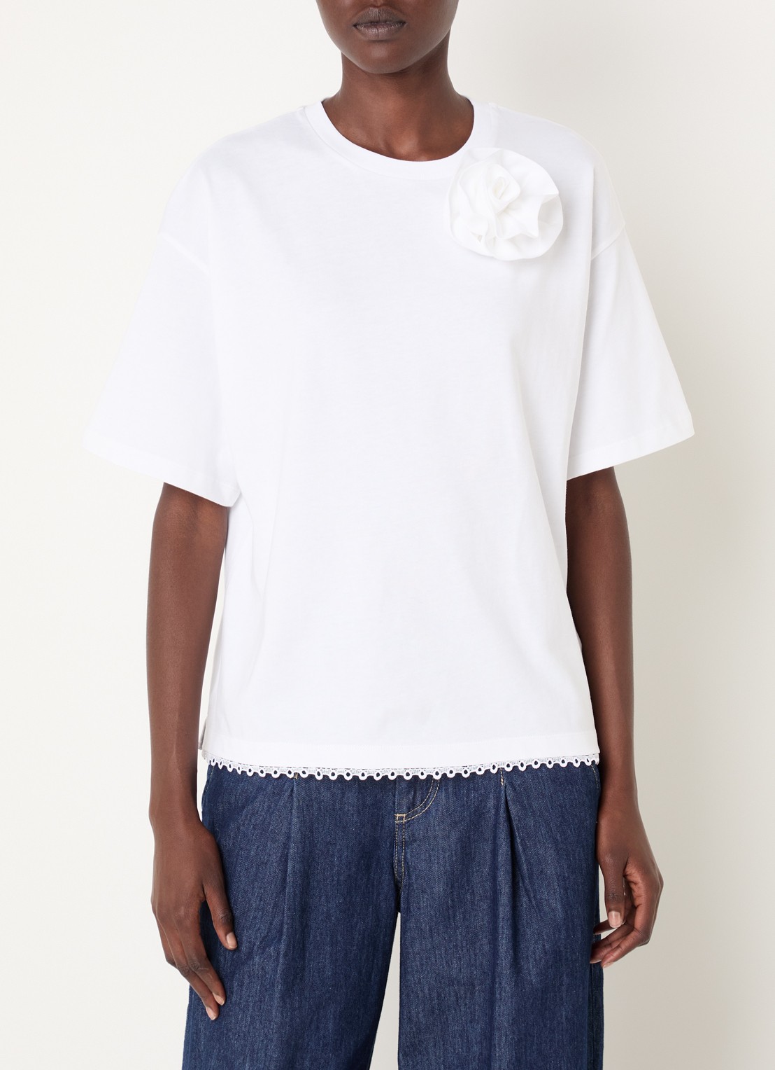 Claudie Pierlot T-shirt met ronde hals en geschulpte zoom - detail 2 gebroken wit
