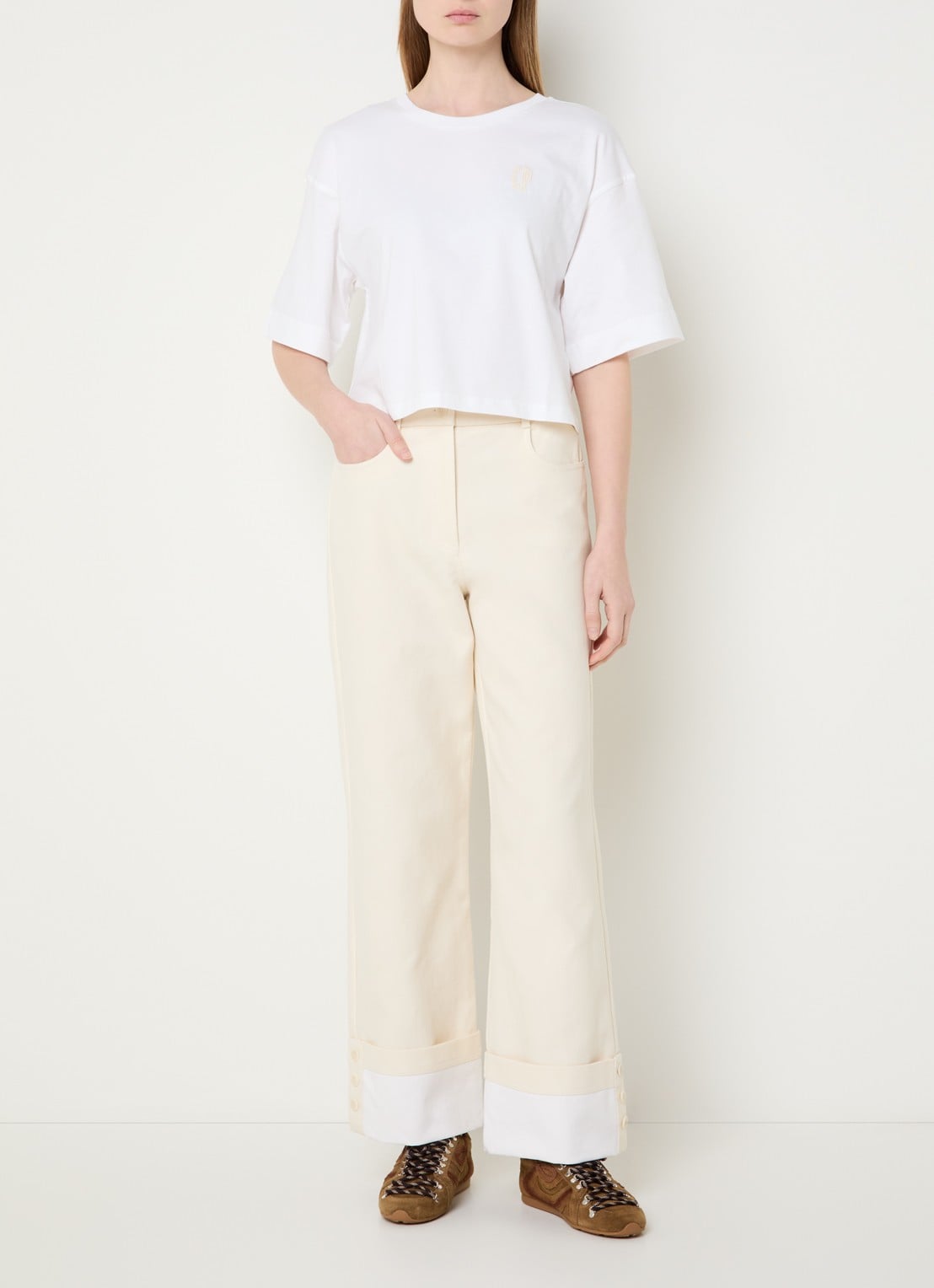 Claudie Pierlot Tonia T-shirt met logo - voorkant 2 gebroken wit