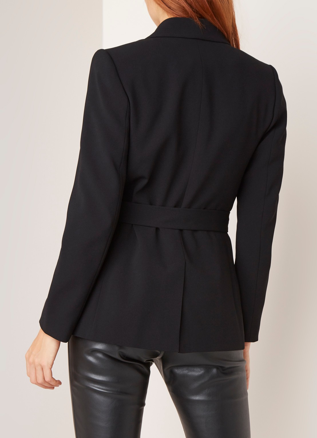 Claudie Pierlot Valayah blazer met steekzakken en ceintuur - achterkant 4 zwart