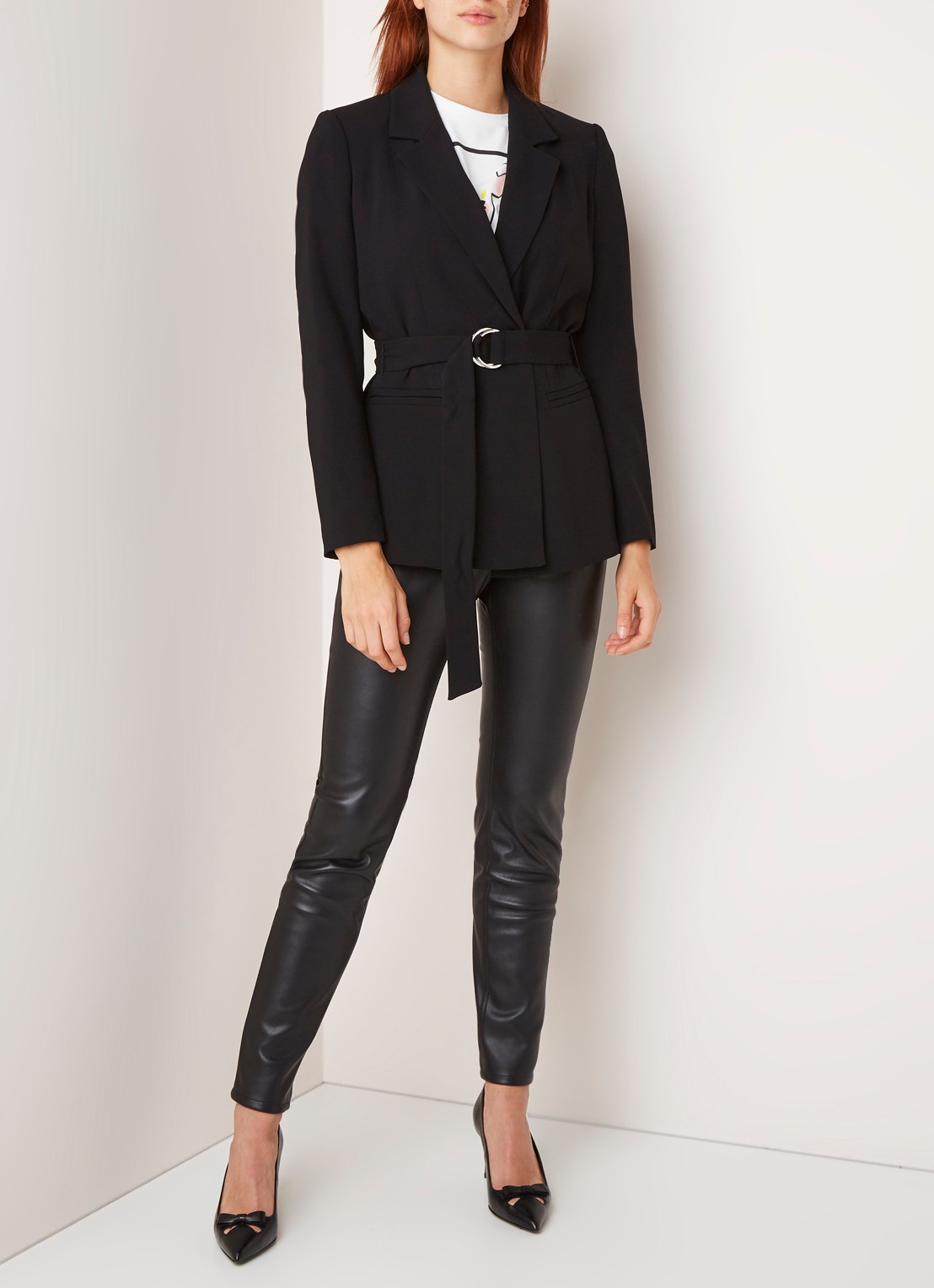 Claudie Pierlot Valayah blazer met steekzakken en ceintuur - voorkant 2 zwart
