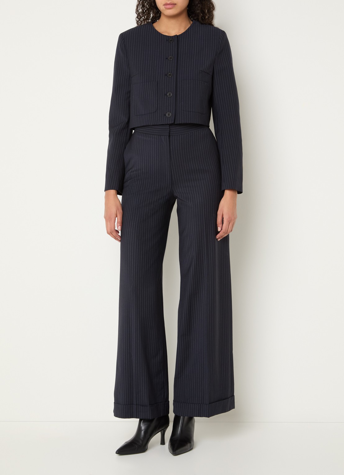 Claudie Pierlot Vanille cropped blazer met krijtstreep - voorkant 4 donkerblauw