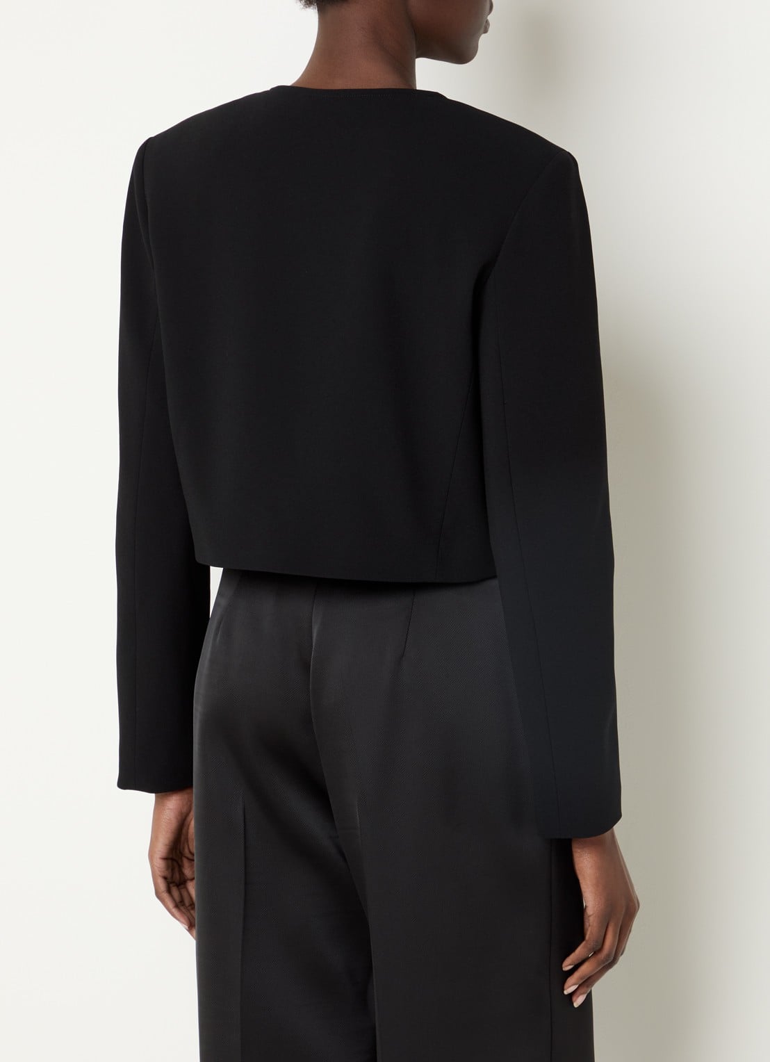 Claudie Pierlot Vanilleter cropped jack met opgestikte zakken - achterkant zwart