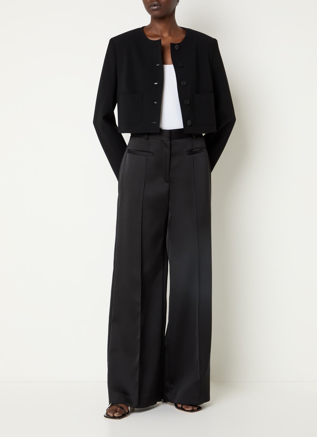 Claudie Pierlot Vanilleter cropped jack met opgestikte zakken - voorkant 4 zwart