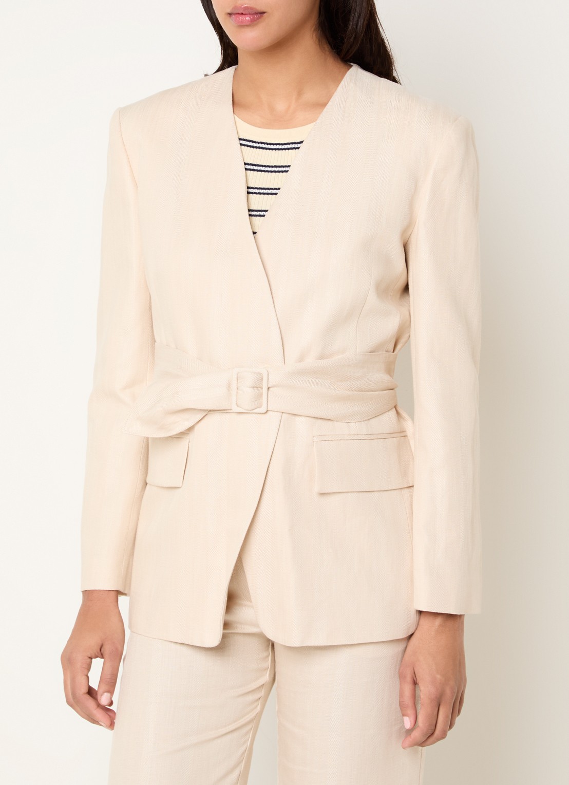 Claudie Pierlot Vassila blazer in linnenblend met ceintuur - detail creme