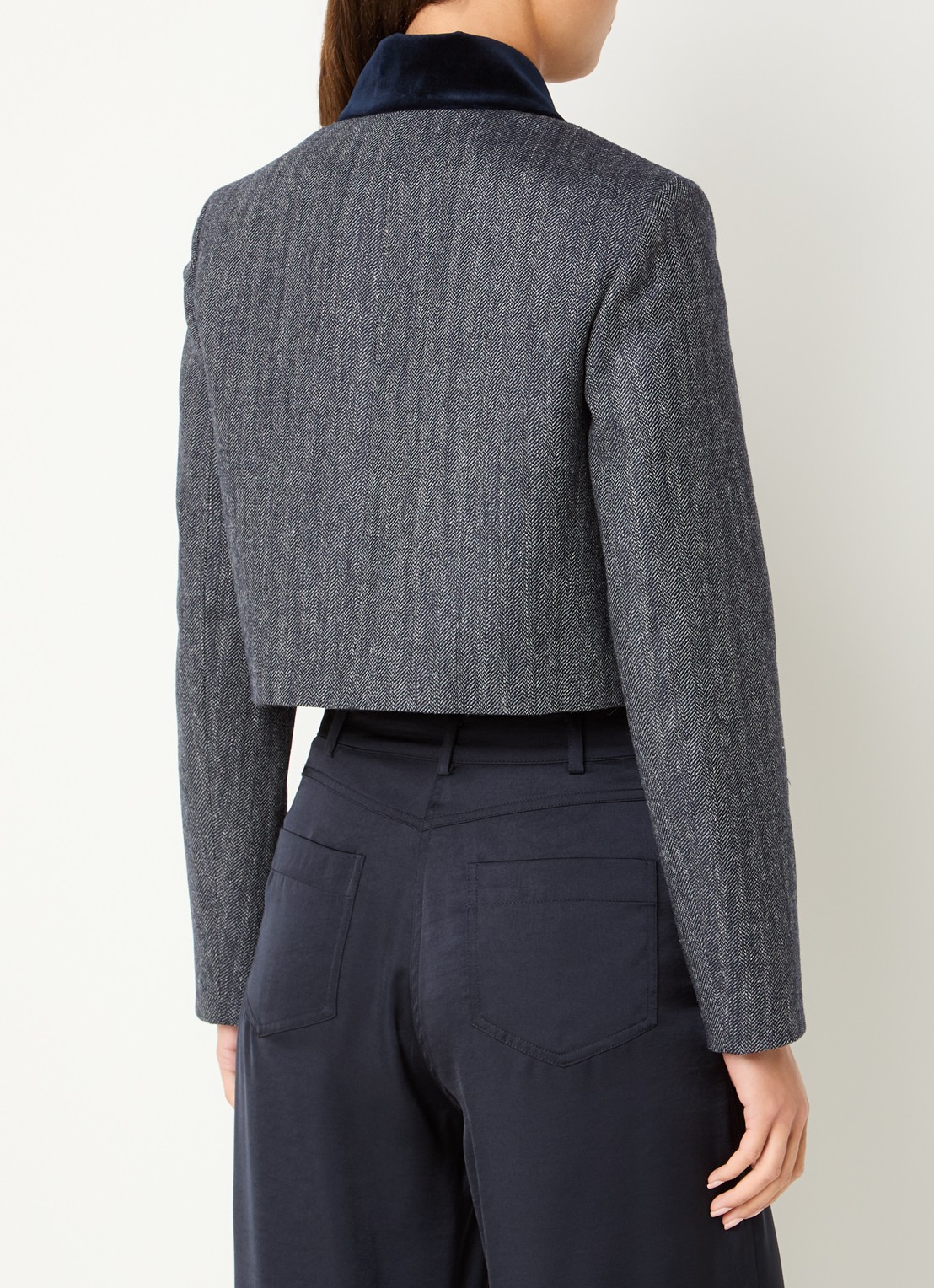 Claudie Pierlot Victor cropped blazer in wolblend met opgestikte zakken - achterkant 2 donkerblauw