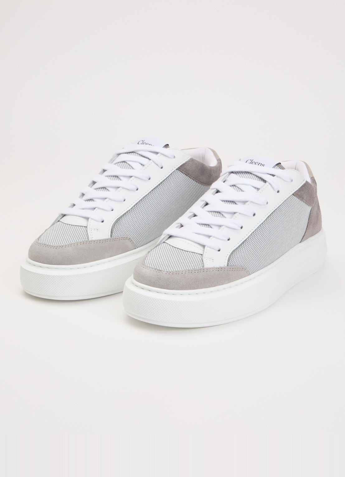 Cleens Luxor sneaker met suède details - detail wit