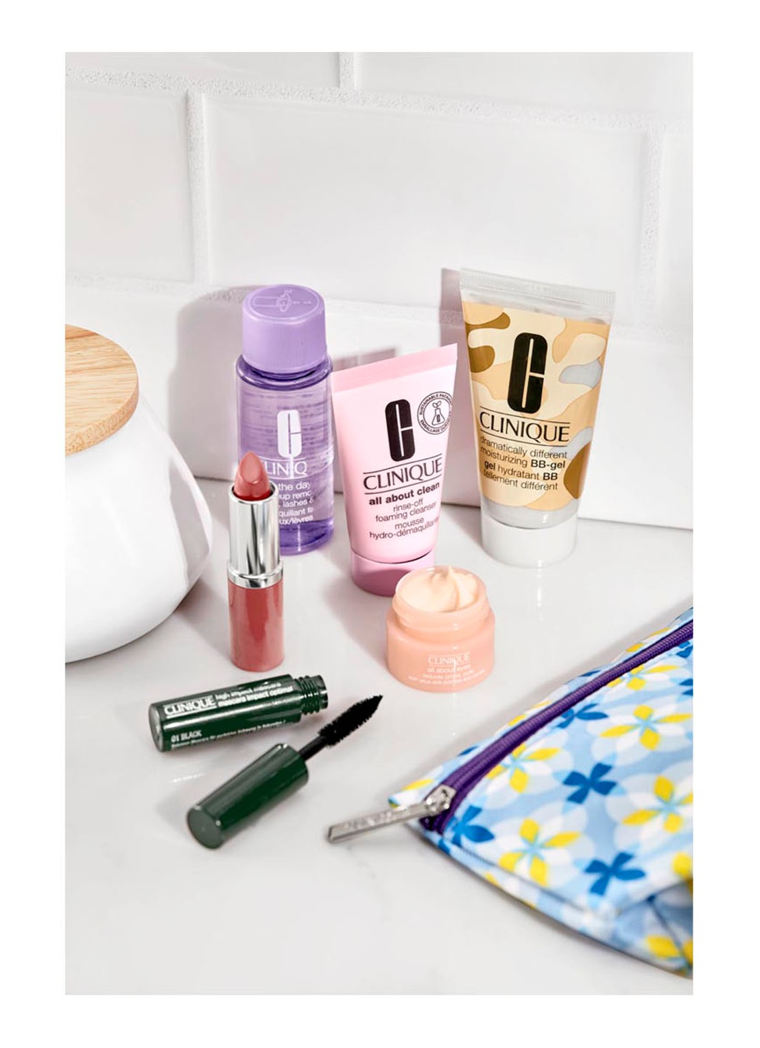 Clinique Dramatically Different Moisturizing BB-Gel - hydraterende gezichtsgel - detail 2 undefined