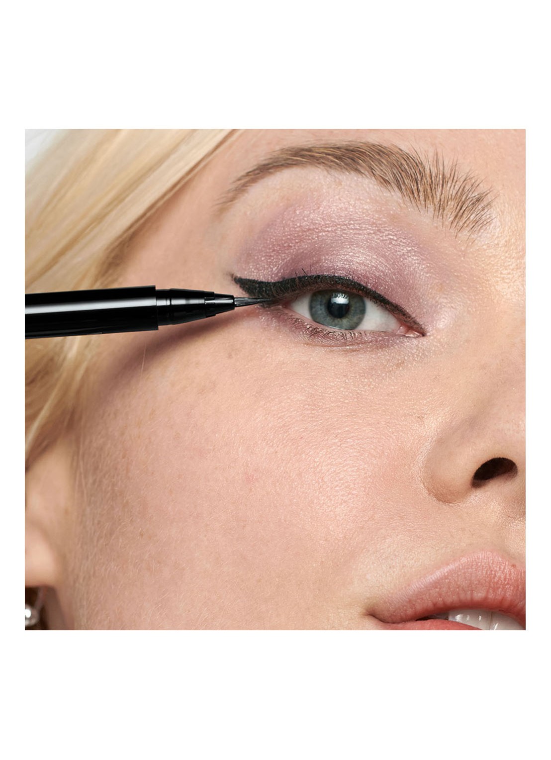 Clinique High Impact Easy Liquid Liner - eyeliner - detail 4 03 - espresso
