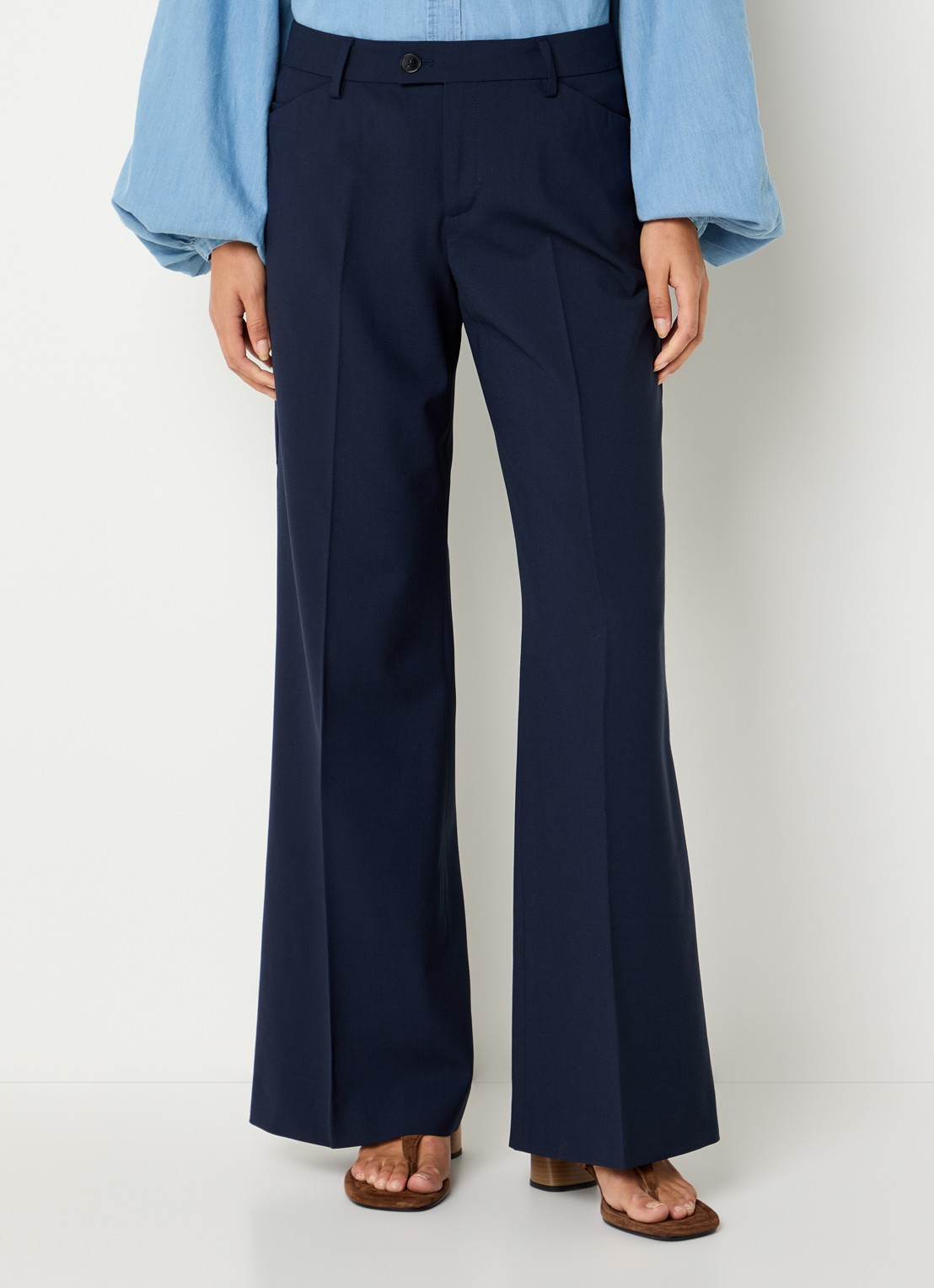 CLOSED Flye low waist flared fit pantalon in wolblend met klepzakken - detail donkerblauw