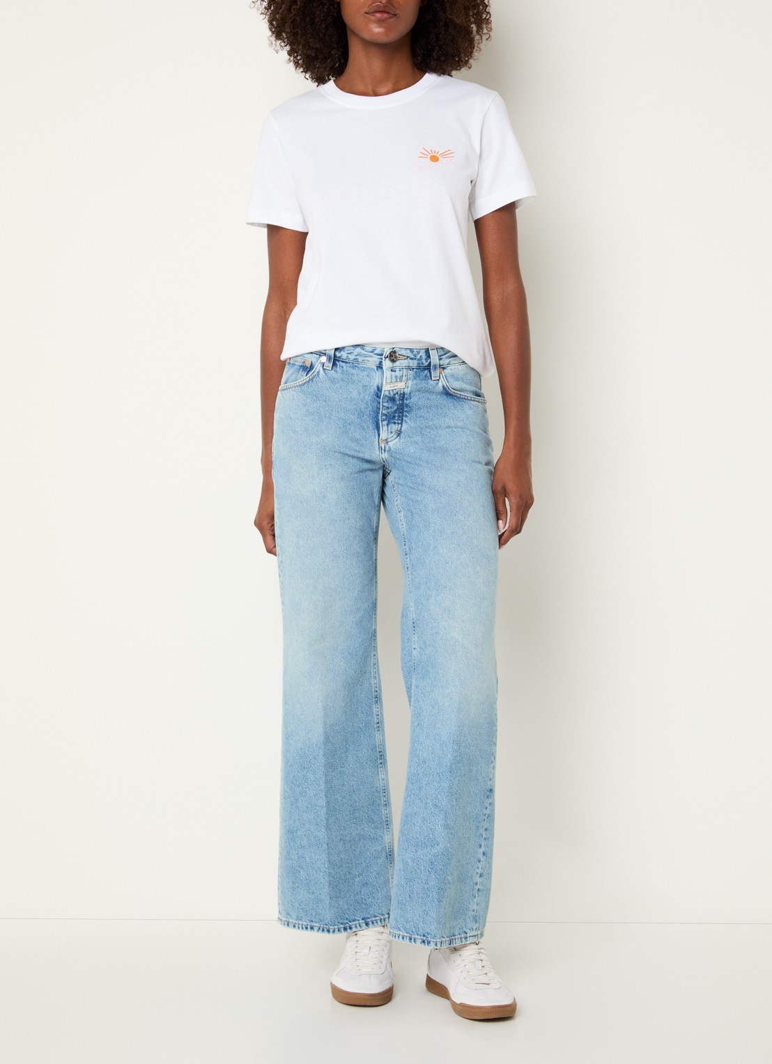 CLOSED Gillan low waist flared jeans met lichte wassing  - voorkant 4 lichtblauw