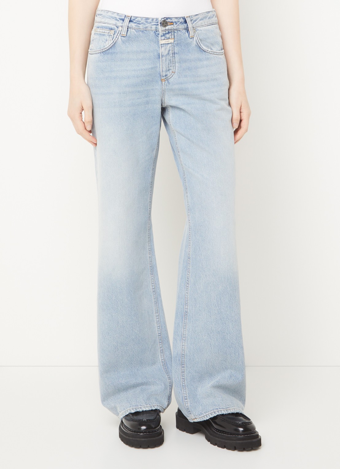 CLOSED Gillan low waist wide leg jeans met lichte wassing - detail 2 indigo