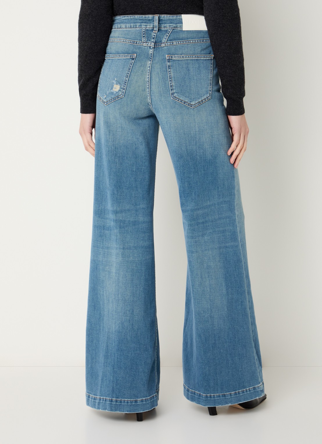CLOSED Glow Up high waist flared jeans met lichte wassing - achterkant indigo