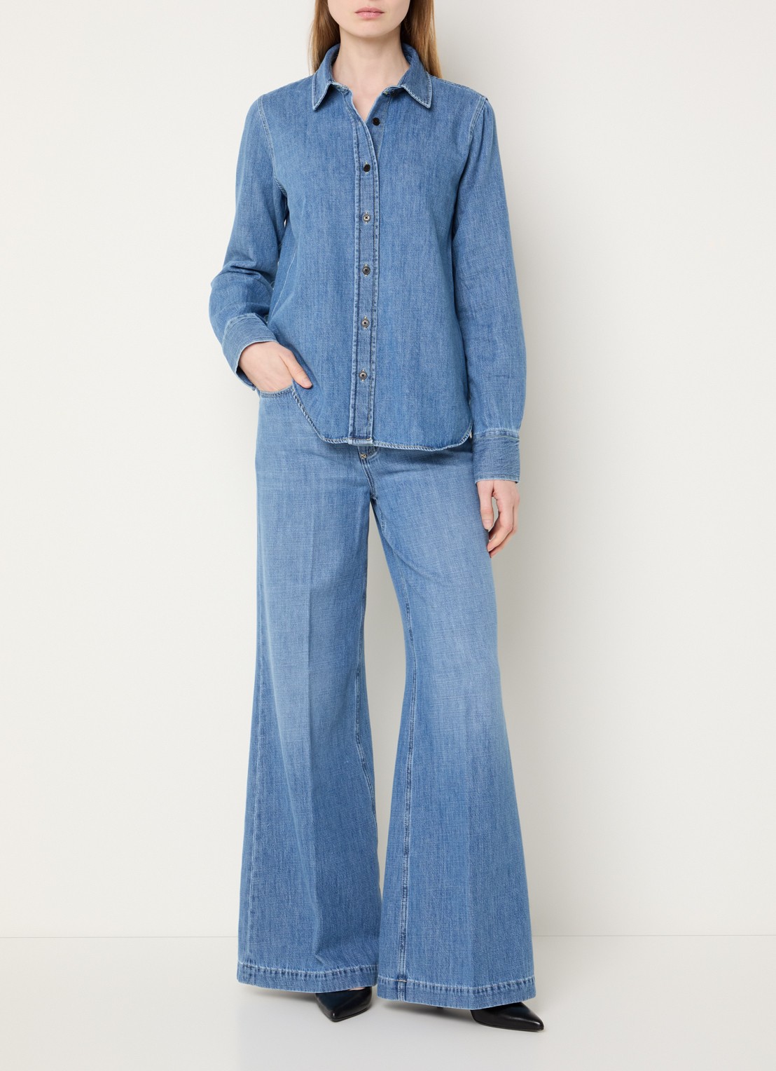 CLOSED Glow Up high waist flared jeans met medium wassing - voorkant 5 blauw