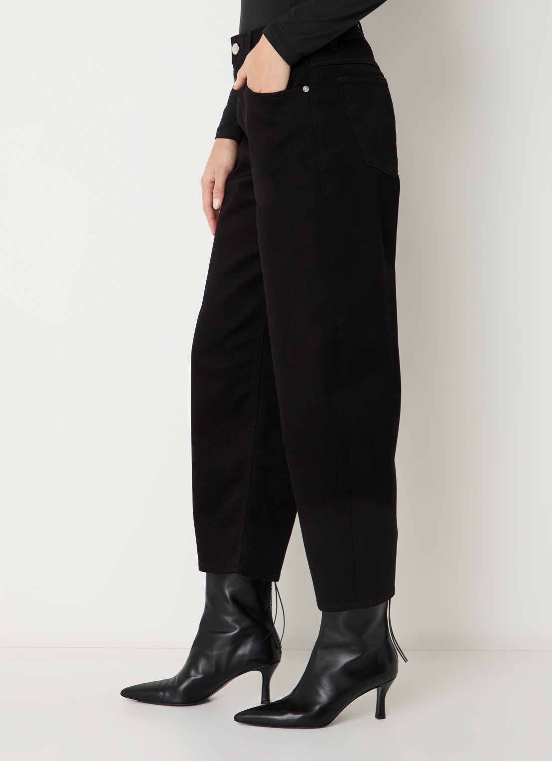 CLOSED Jazzie high waist cropped tapered jeans met gekleurde wassing - detail 4 zwart