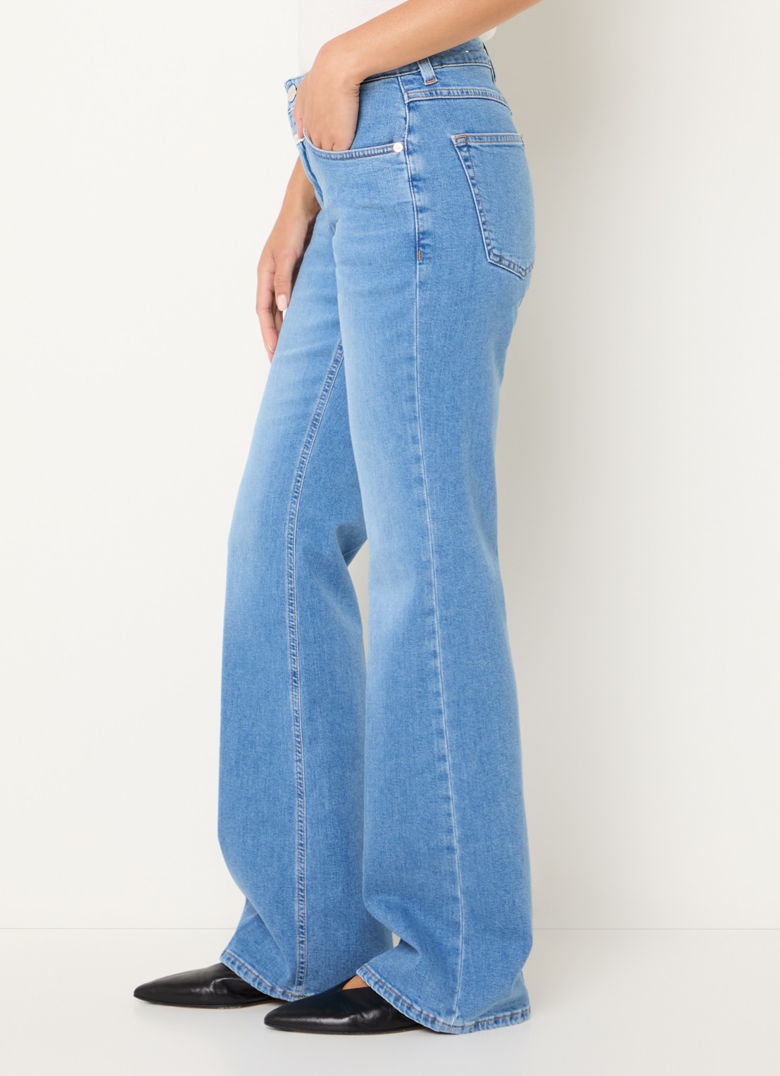 CLOSED Jovanna high waist flared fit jeans met lichte wassing - detail 2 indigo