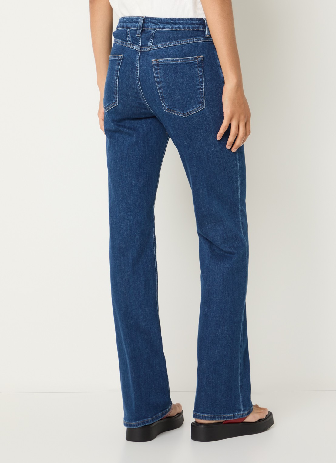 CLOSED Jovanna mid waist slim fit flared jeans met donkere wassing  - achterkant 5 indigo
