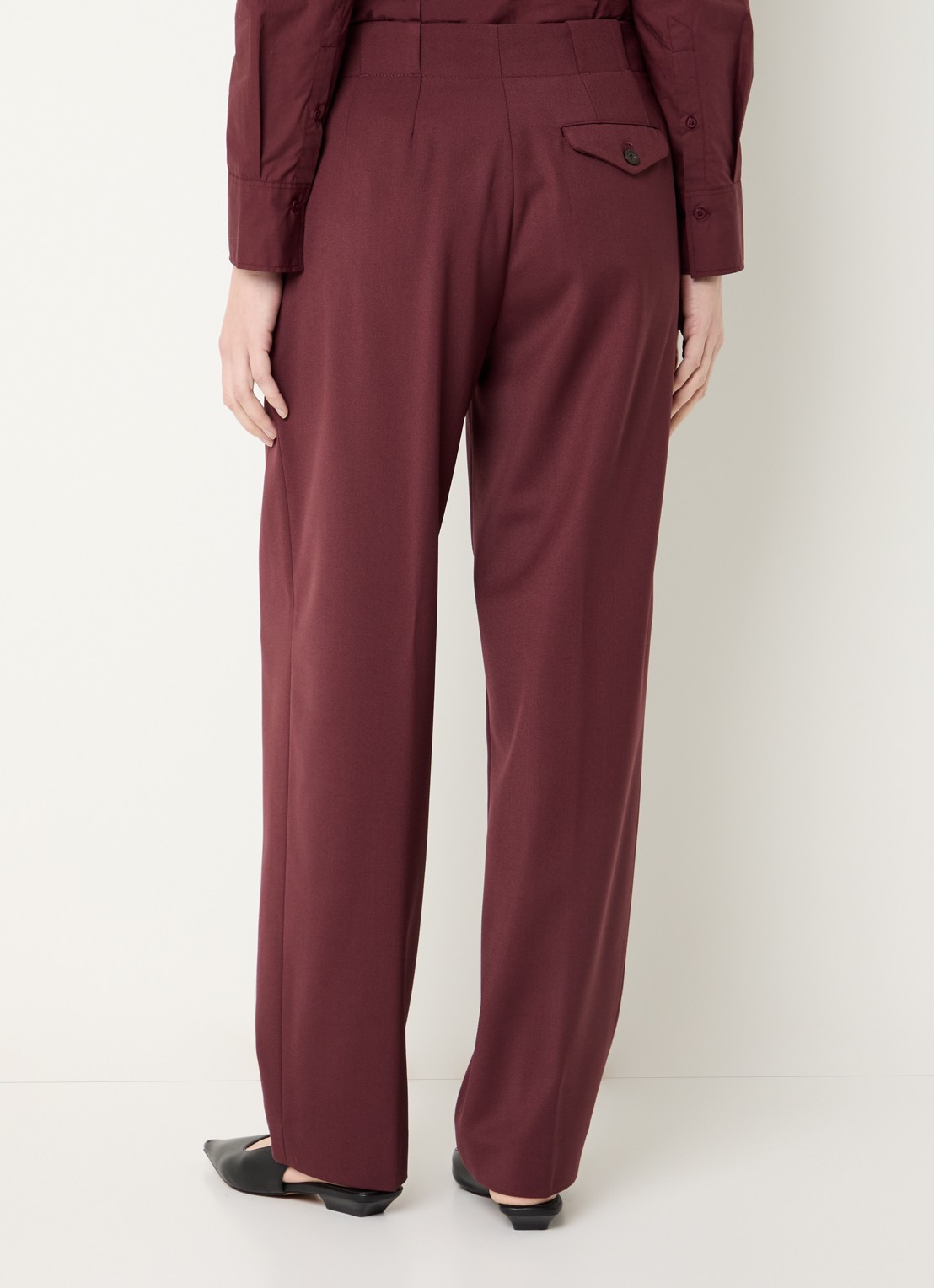 CLOSED Mawson mid waist loose fit pantalon in scheerwolblend - achterkant bordeauxrood