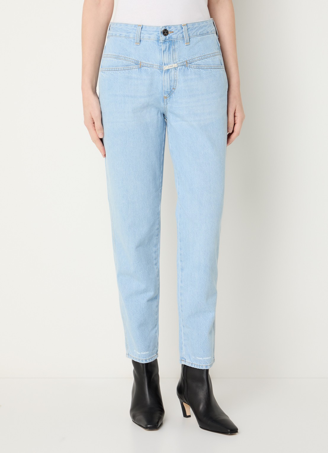 CLOSED Pedal Pusher high waist tapered jeans met medium wassing - detail indigo