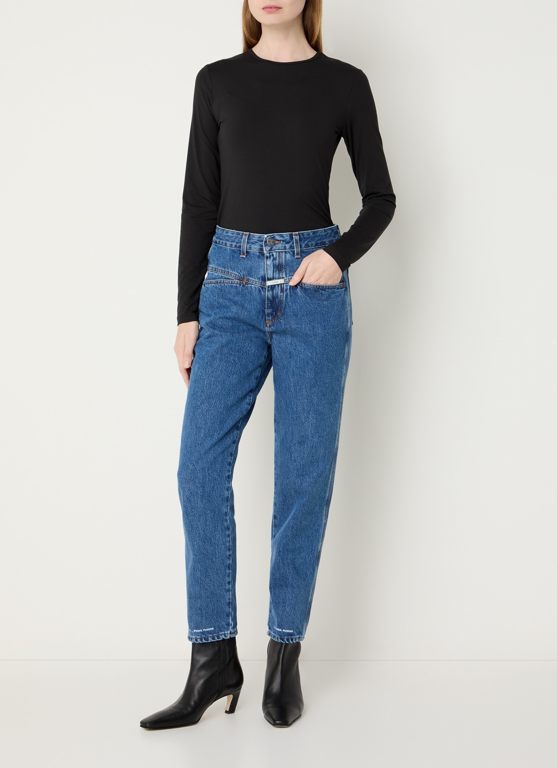 CLOSED Pedal Pusher high waist tapered jeans met medium wassing - voorkant 3 indigo