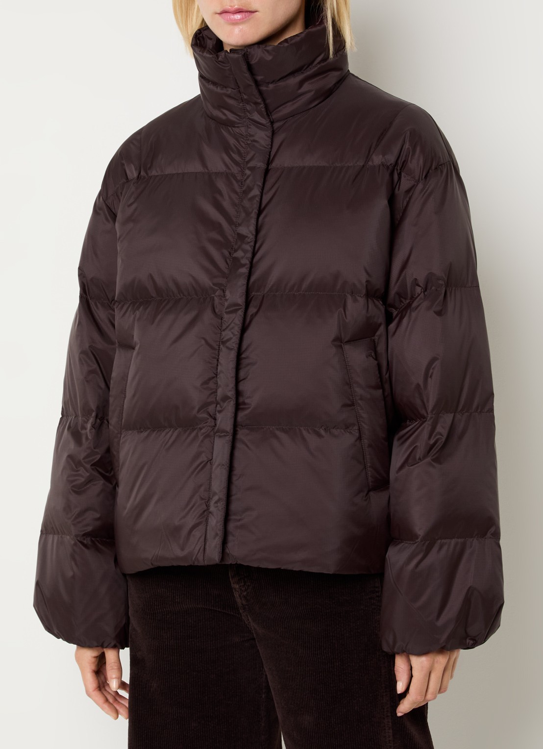 CLOSED Puffer jack met donsvulling en opstaande kraag - detail 4 donkerbruin