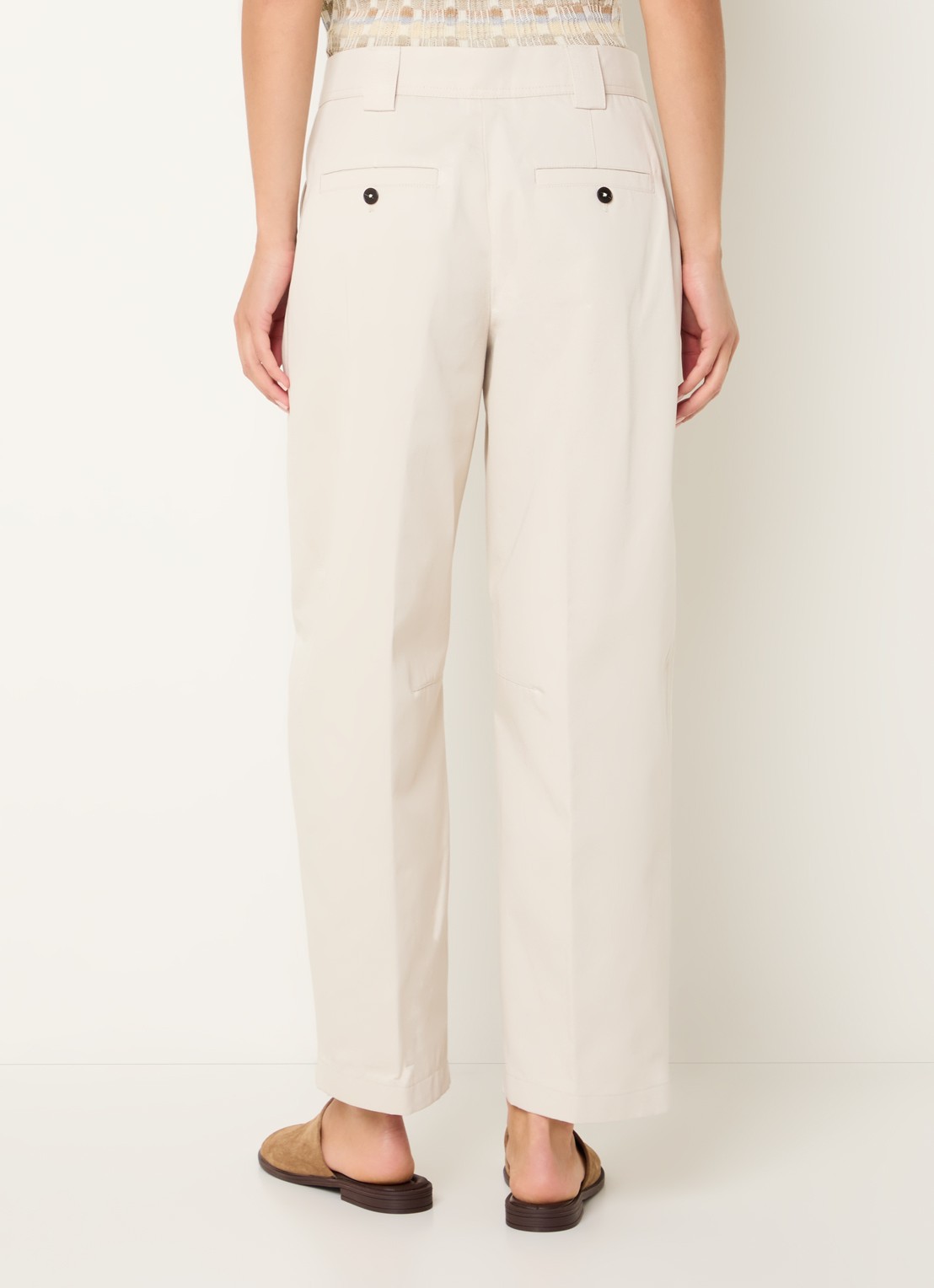 CLOSED Romi high waist tapered fit chino met steekzakken - achterkant beige