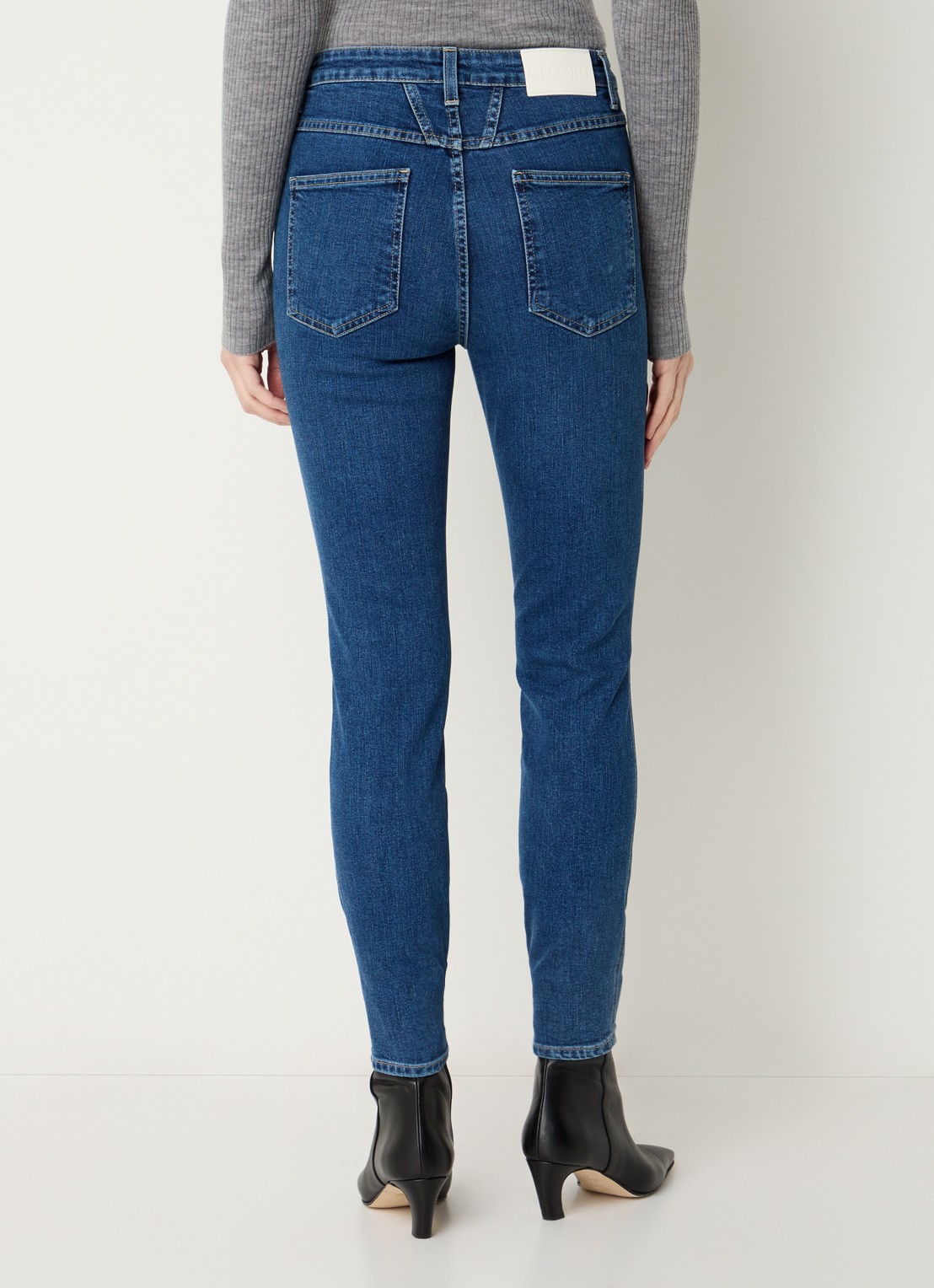 CLOSED Skinny Pusher mid waist skinny jeans met medium wassing - achterkant indigo