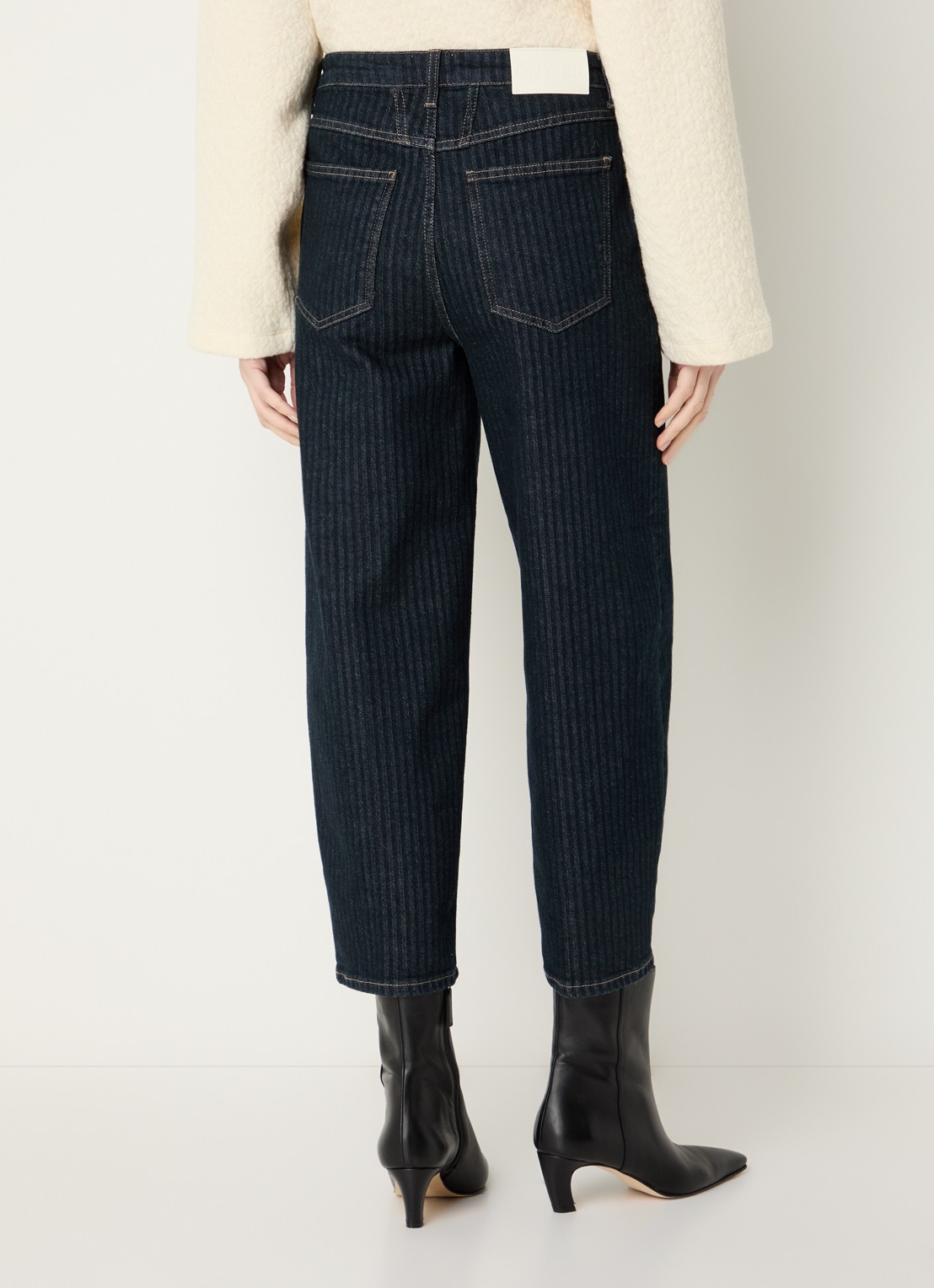 CLOSED Stover-X mid waist loose fit cropped jeans met donkere wassing - achterkant 2 indigo