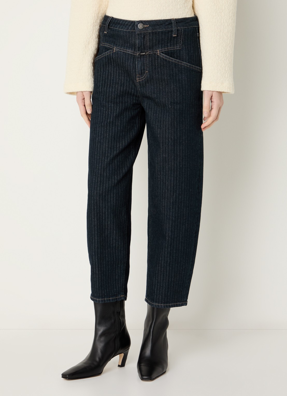 CLOSED Stover-X mid waist loose fit cropped jeans met donkere wassing - detail indigo