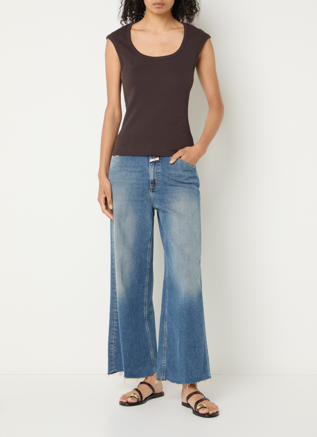 CLOSED Tanktop met ribstructuur en ronde hals - voorkant 2 donkerbruin