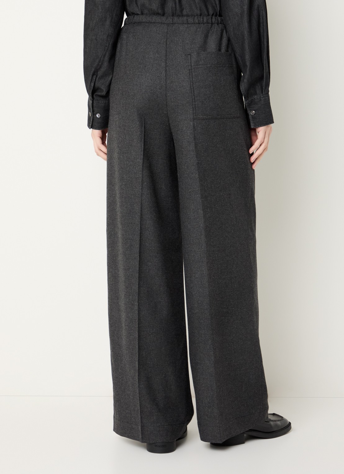 CLOSED Wynston high waist wide fit pantalon in wolblend met steekzakken - achterkant antraciet