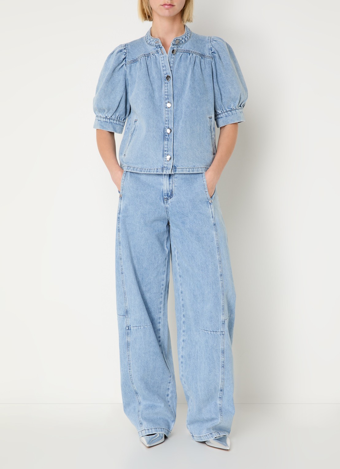 Co'Couture AsjaCC blouse van denim met pofmouw - voorkant 3 lichtblauw