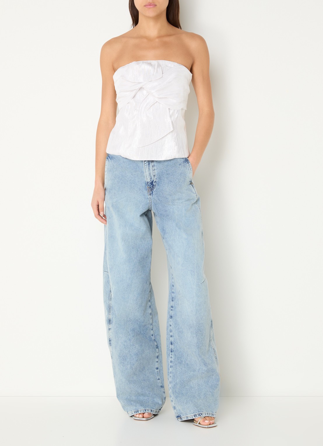 Co'Couture Bia off-shoulder top met smockwerk - voorkant 3 lichtgrijs