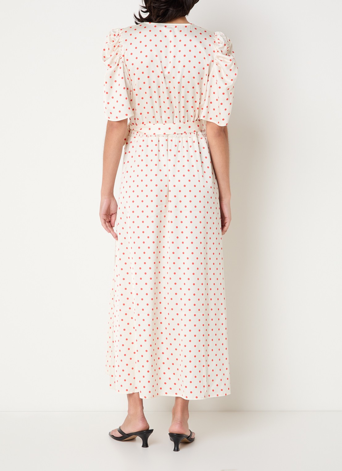 Co'Couture Cambria midi jurk van satijn met stippenprint en strikceintuur - achterkant gebroken wit