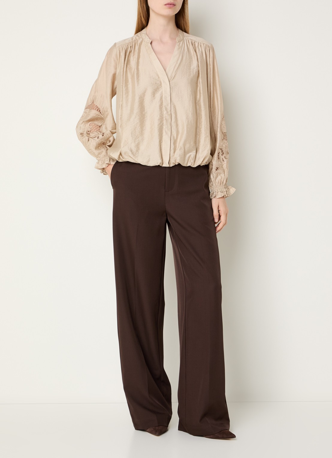 Co'Couture Delin blouse met broderie en ballonmouw - voorkant 2 beige