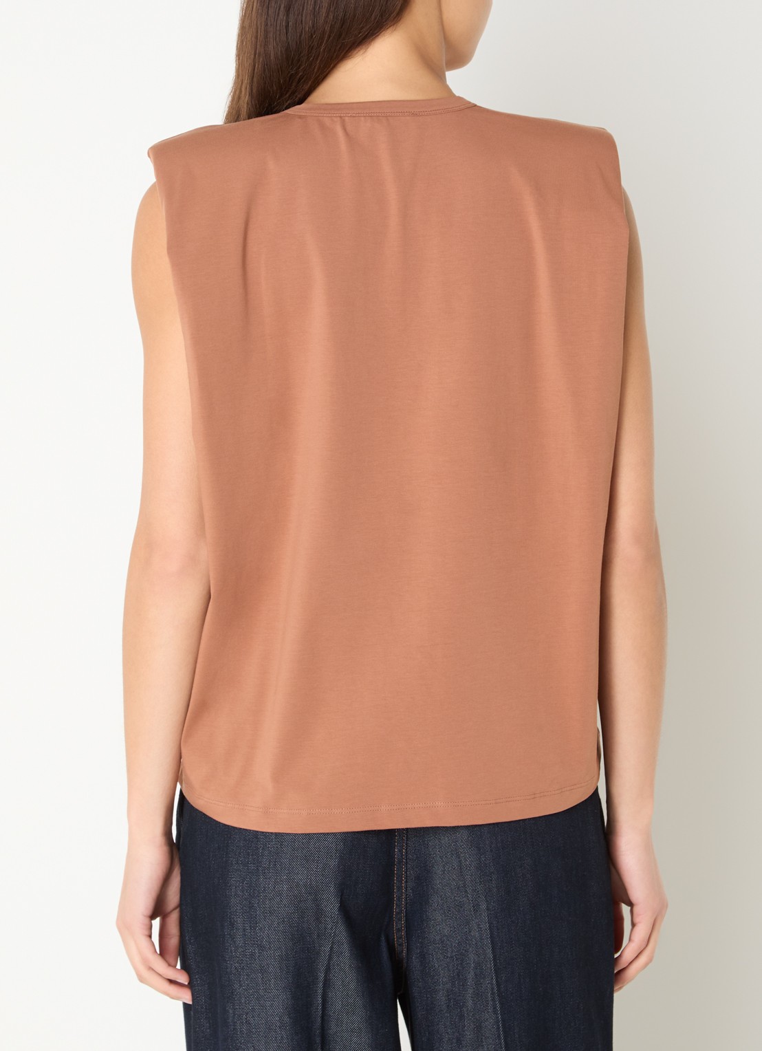 Co'Couture Eddie mouwloze top met schoudervulling - achterkant bruin