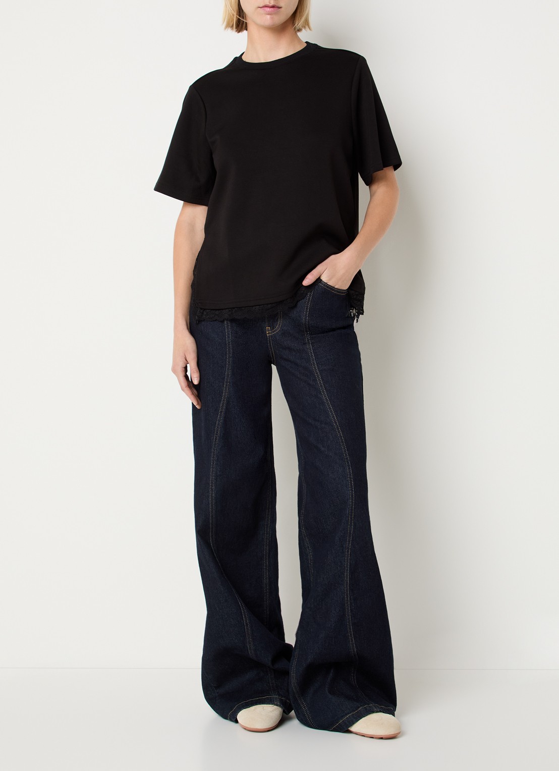 Co'Couture Evi T-shirt met details van kant - voorkant 4 zwart