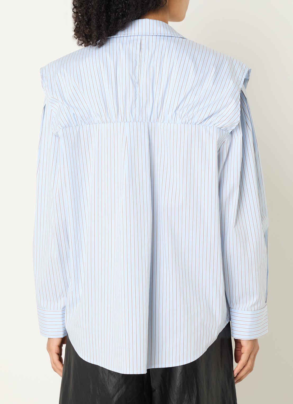 Co'Couture Fiora blouse met streepprint en strikceintuur - achterkant 3 lichtblauw