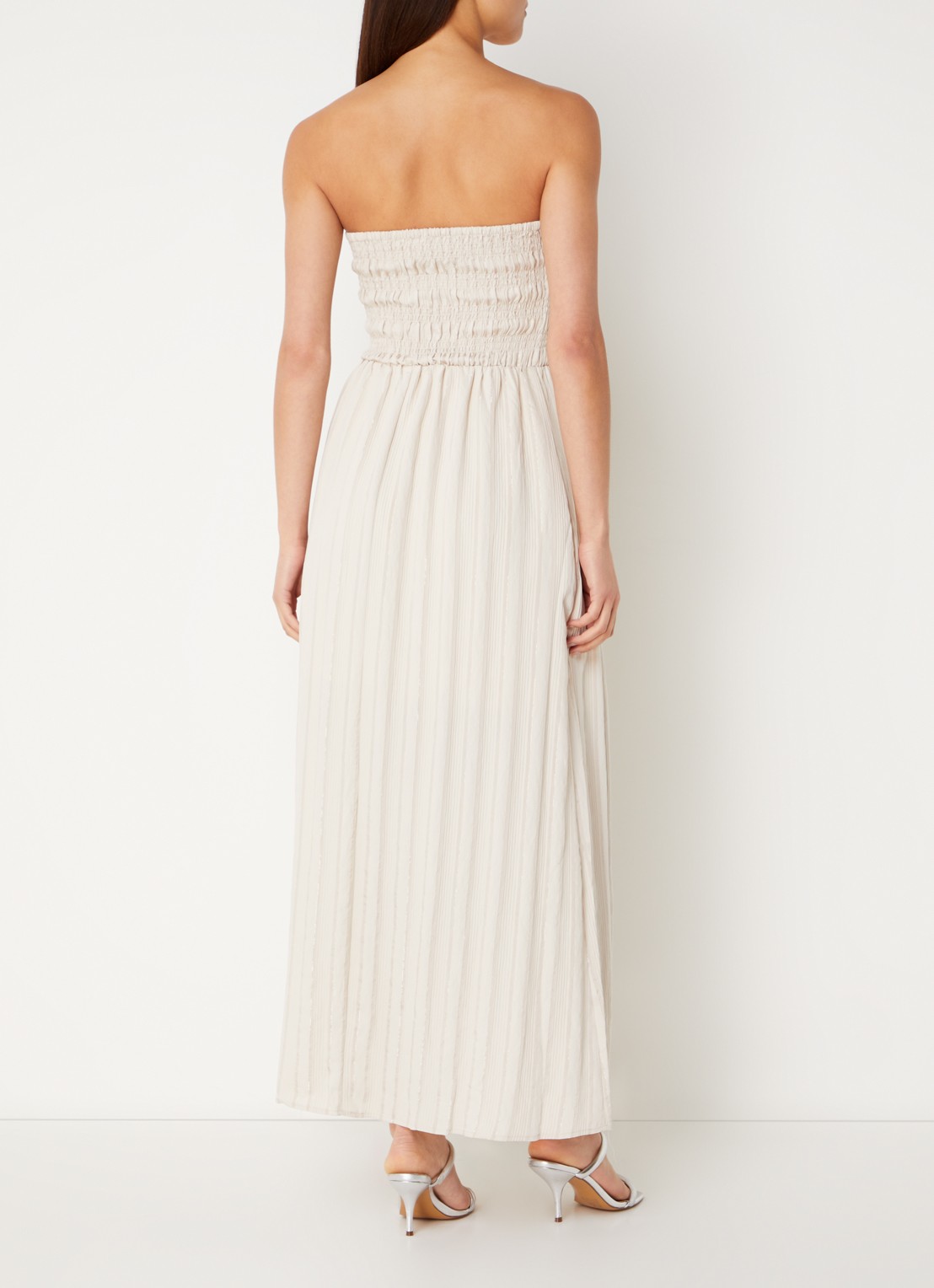Co'Couture Gigicc strapless maxi jurk met lurex en smockwerk - achterkant 3 zand