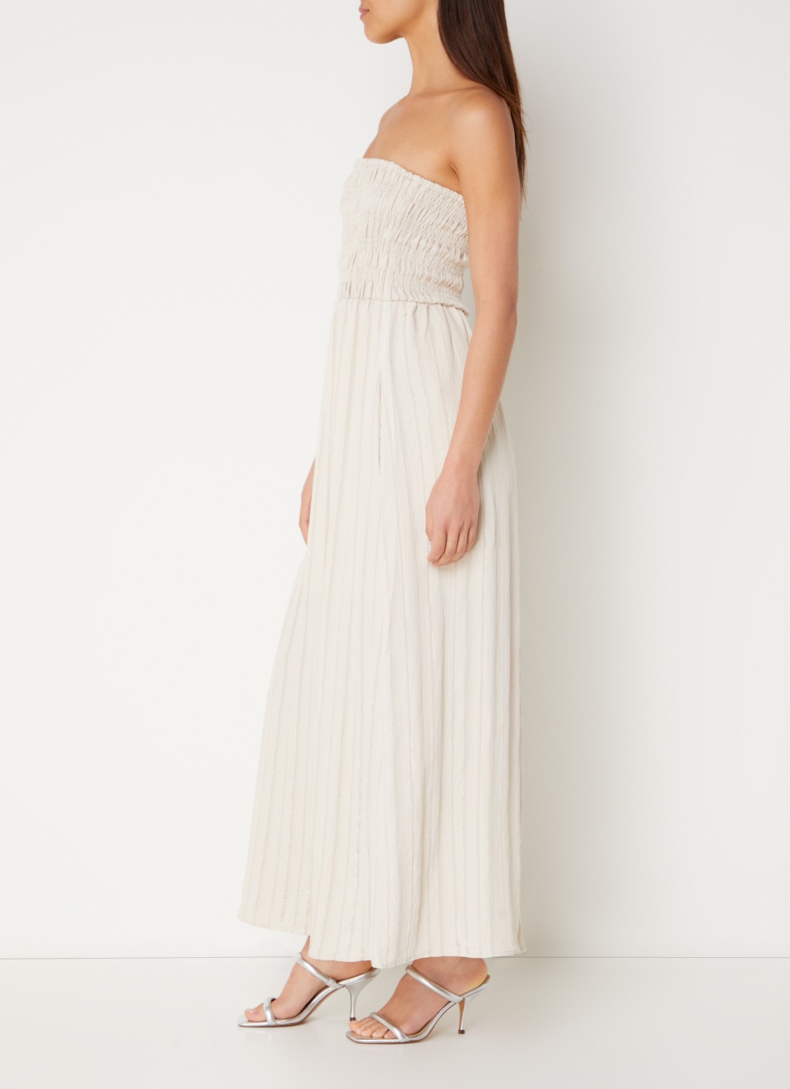 Co'Couture Gigicc strapless maxi jurk met lurex en smockwerk - voorkant 2 zand
