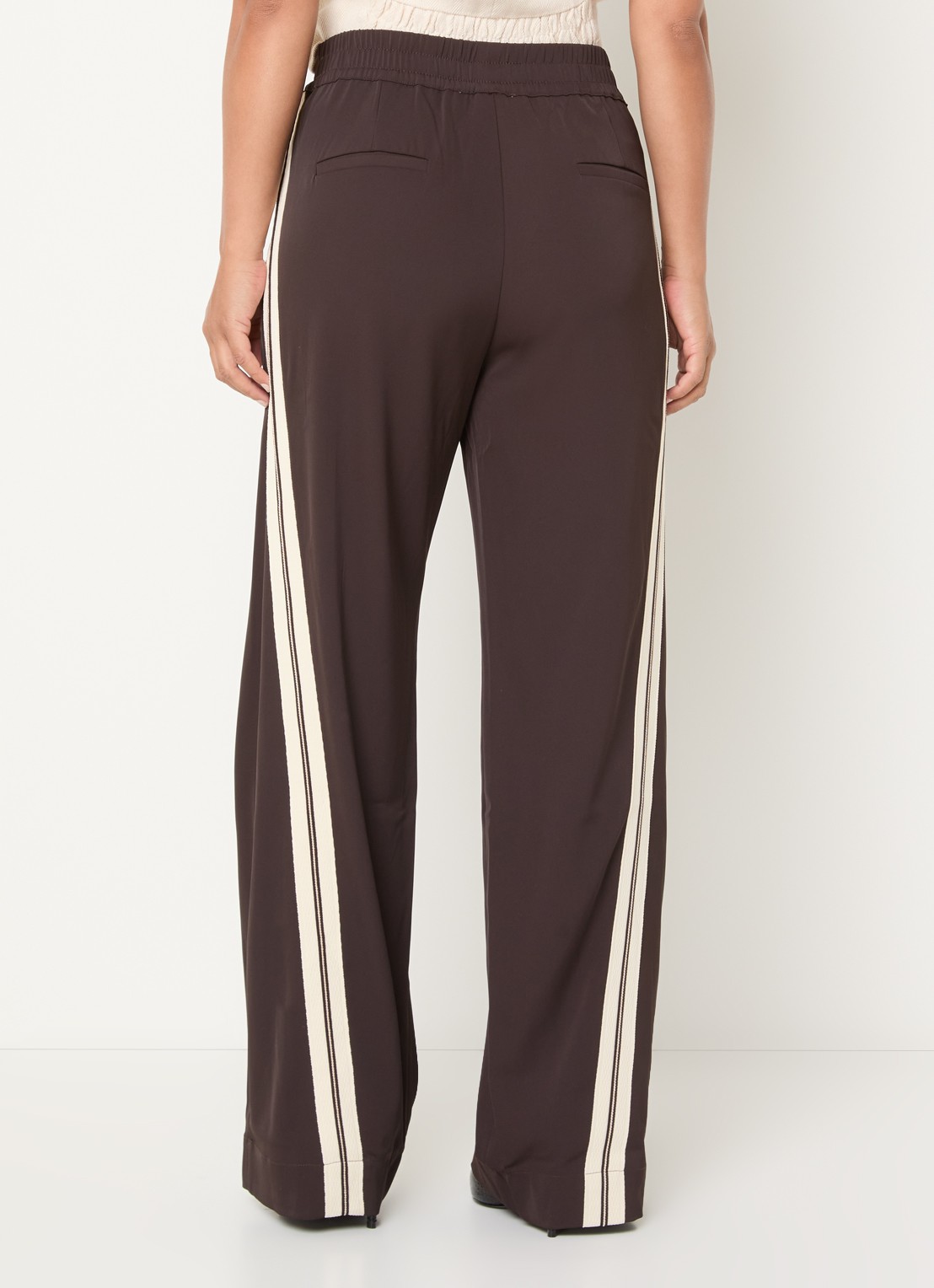 Co'Couture High waist straight fit pantalon met steekzakken - achterkant donkerbruin