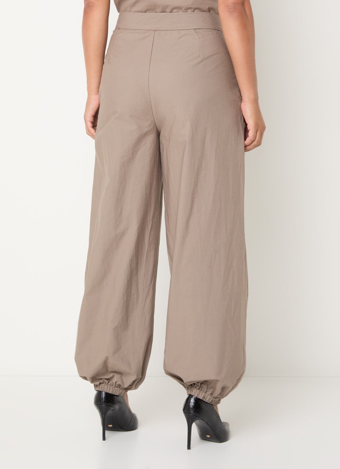 Co'Couture High waist tapered fit broek met steekzakken - achterkant 4 beige