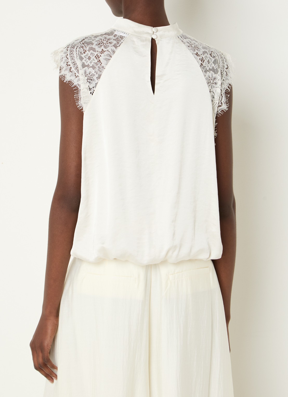 Co'Couture IdunCC top van satijn met details van kant - achterkant gebroken wit